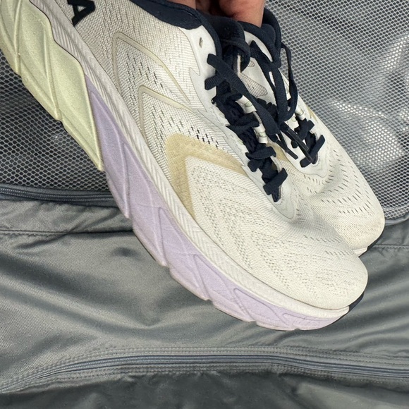 HOKA ARAHI 5 shoes excellent like new condition - Picture 2 of 15